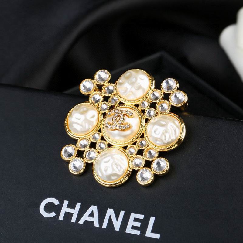 Chanel Brooch 04yxs39
